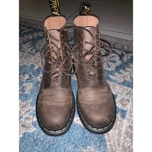 ** LIMITED TIME OFFER** Dr. Marten 1460 Pascal brown - 8